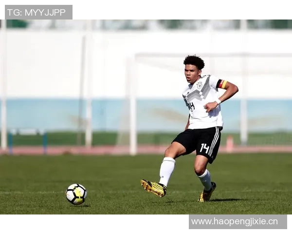 多特蒙德关注17岁左后卫普拉特斯交易价格成关键难题