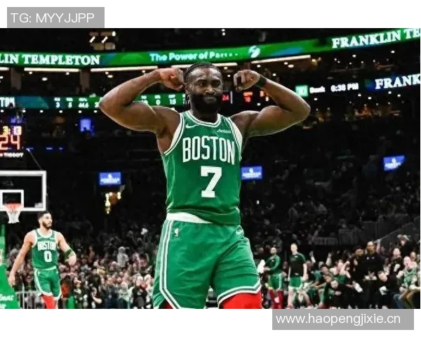 杰伦布朗高效表现三分球火力全开助力球队获胜